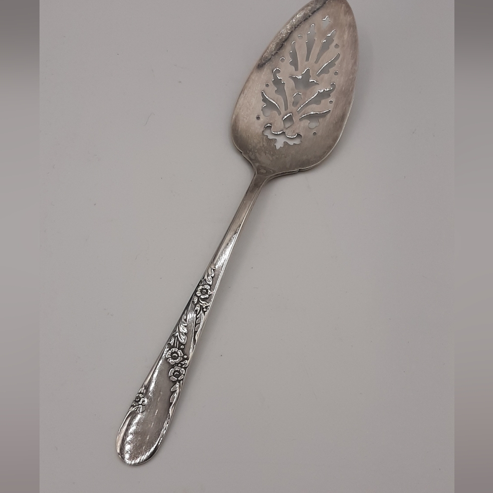 Oneida Community Bridal Wreath Pie Server Silver Plate 1950 Flatware 9 1/2"